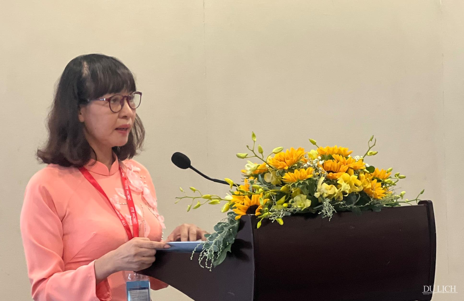Giám đốc Trung tâm Xúc tiến Đầu tư Thương mại và Du lịch Kiên Giang Quảng Xuân Lụa phát biểu tại Hội nghị
